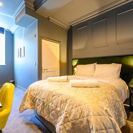 By Deuce Apart-hotel *